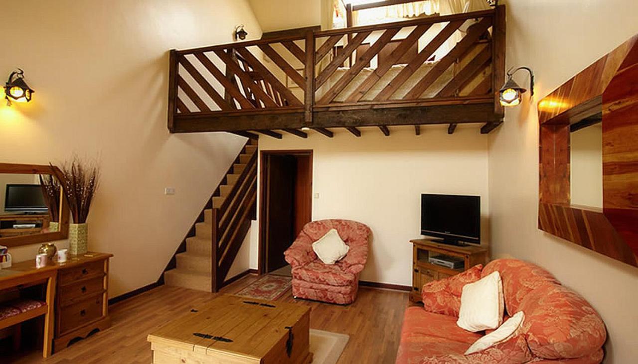 Miltons Country Lodge Lower Langford Екстериор снимка